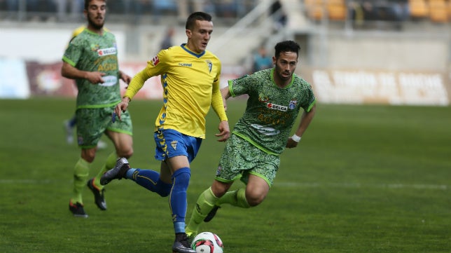 Uno a uno del Cádiz CF: Salvi, rema en el naufragio amarillo