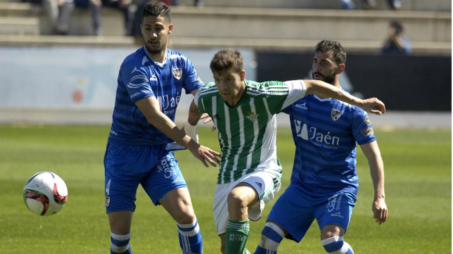 El Linares recupera efectivos en su visita a Cádiz