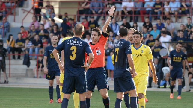 López López, el árbitro más veterano de Segunda B, dirigirá el Almería B-Cádiz CF