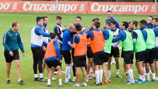 La plantilla del Cádiz CF se conjura en un restaurante de Jerez