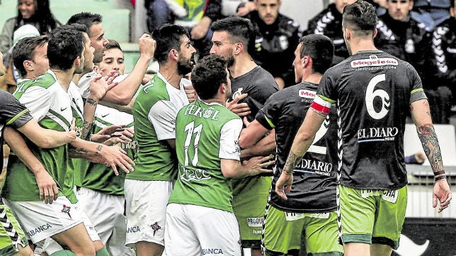 El Racing de Ferrol se apropia el papel de víctima