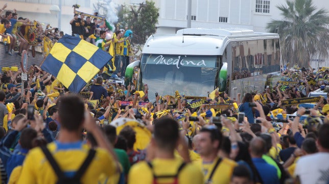 El Cádiz CF llama al civismo para recibir al autobús