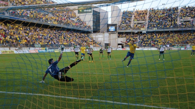 Cádiz CF-Racing de Santander (1-0): Once metros de diferencia