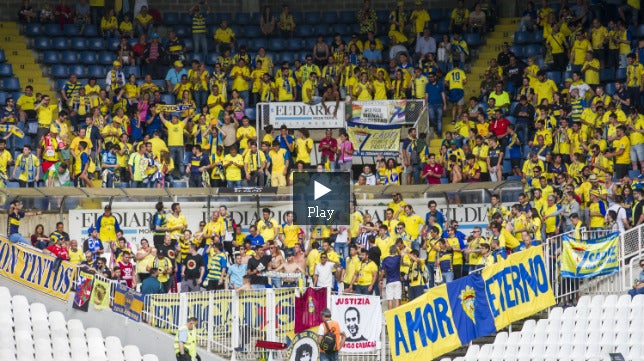 VÍDEO: La afición del Cádiz CF toma Santander