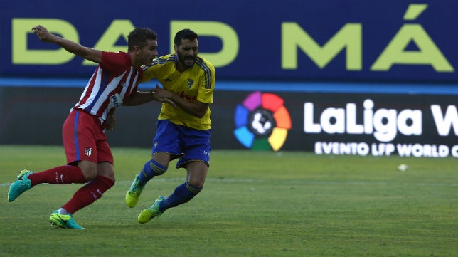 Lucas: &quot;El balón da claramente en el pecho a Saúl, no era penalti&quot;