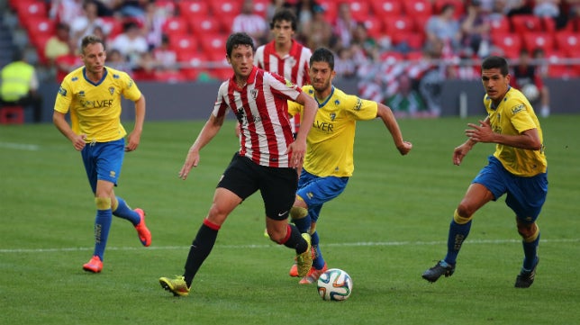 El Cádiz CF baraja la cesión del centrocampista Mikel Vesga