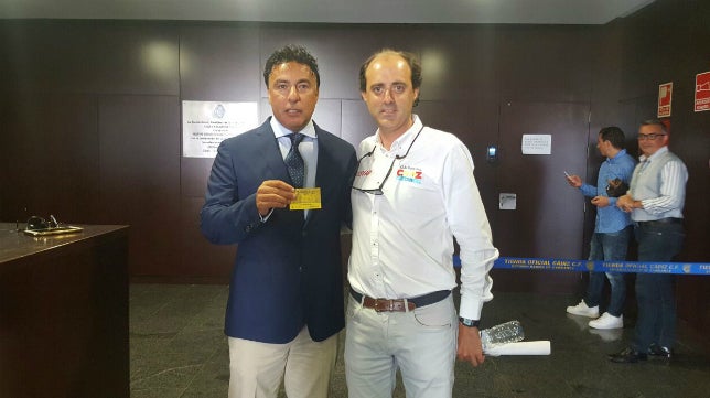 Pina muestra su apoyo al proyecto del Cádiz CF Virgili