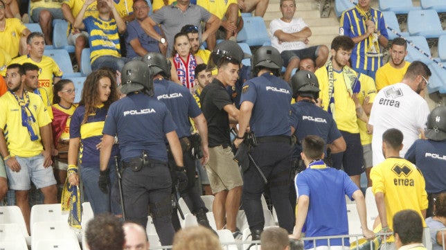 Primera jornada, primeros problemas en la grada