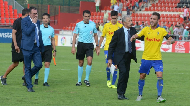 Errores de negro y amarillo marcan el arranque del Cádiz CF