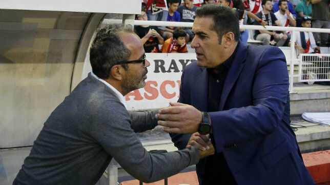 Sandoval: «Nosotros no vamos a aguar la fiesta al Cádiz CF, vamos a intentar echar más agua a nuestra fiesta»