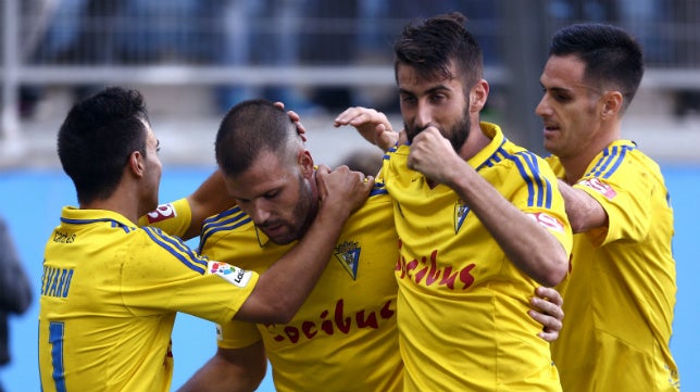 El Cádiz CF acaba la jornada en la zona tranquila de la clasificación