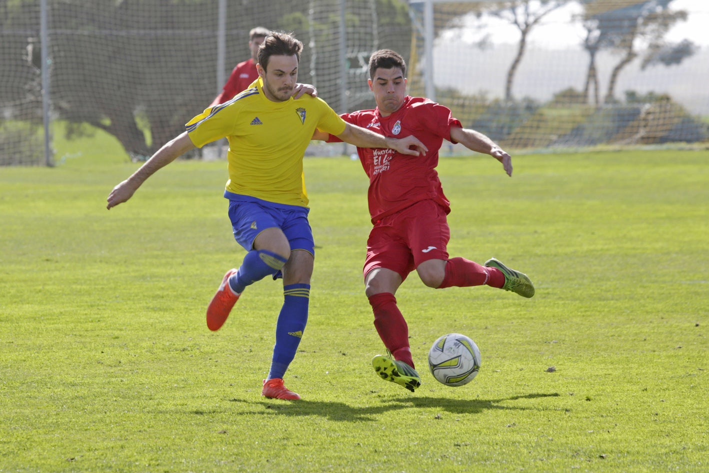 Los rivales directos hacen bueno el empate del Cádiz CF B ante el UP Viso