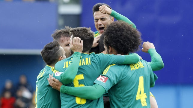 Alcorcón 0-2 Cádiz CF (CRÓNICA) El once de gala se doctora en Alcorcón