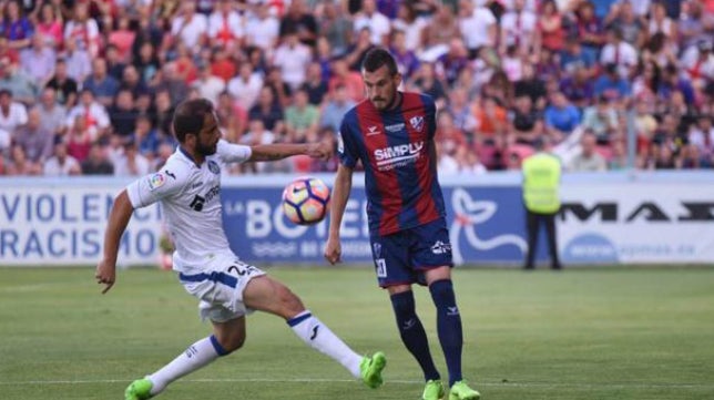 El Getafe deja con vida al Huesca (2-2)