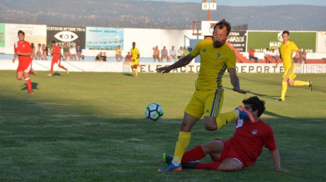 Aitor García amplía su contrato con el Cádiz CF hasta 2020