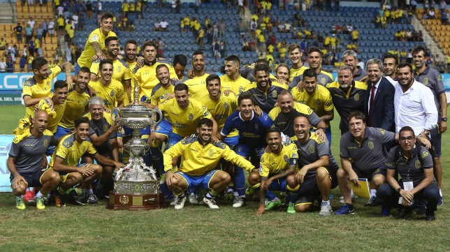 Trofeo Carranza Málaga CF 0 Las Palmas 2: Llegar y besar el santo