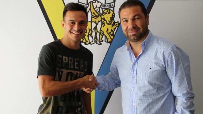 Alvarito firma su renovación con el Cádiz CF