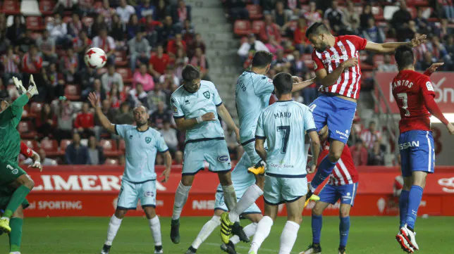 Reus y Sporting, los dos próximos rivales ligueros del Cádiz CF, se verán las caras este sábado