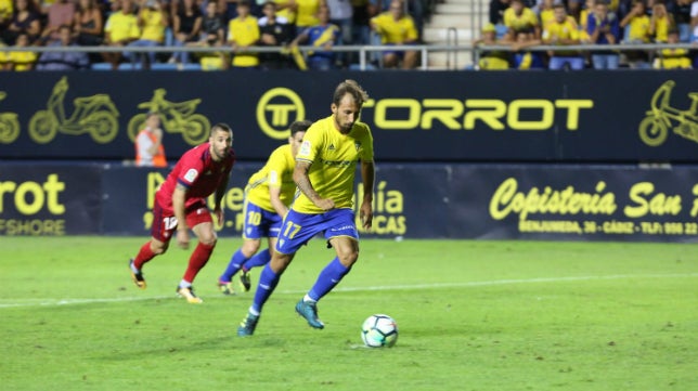 Cádiz CF-Osasuna (0-2): El Cádiz no se casa ni de penalti