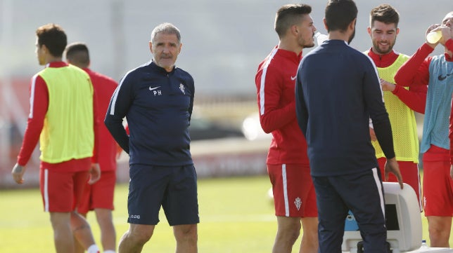 Paco Herrera abre la puerta a un nuevo cambio de sistema ante un &quot;Cádiz CF que es muy práctico&quot;