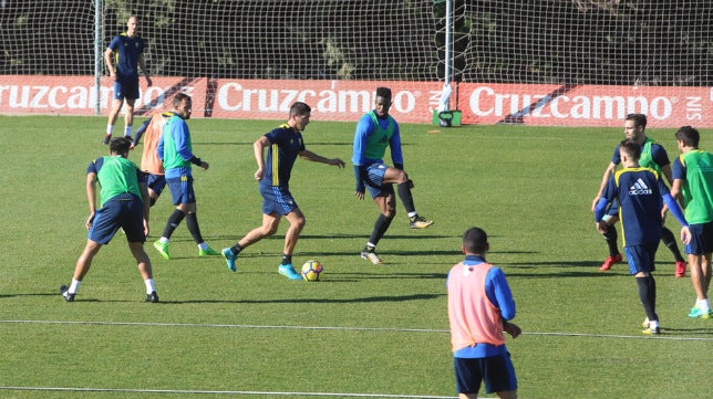 Kecojevic, única ausencia en la vuelta al trabajo del Cádiz CF