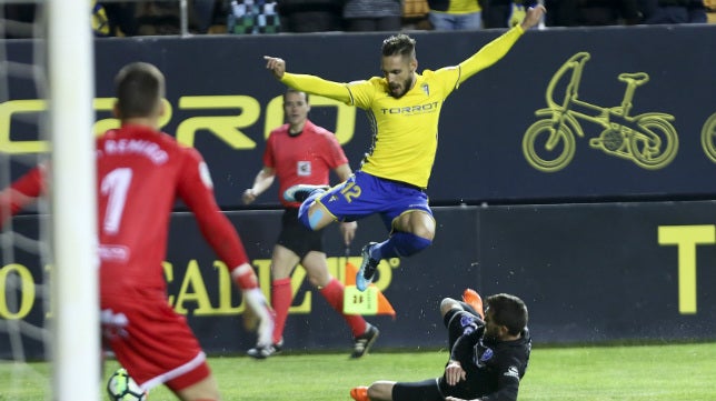 Lateral en este Cádiz CF, profesión de Alto Riesgo