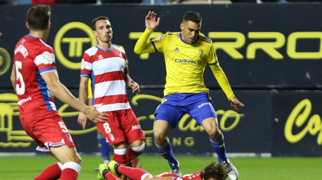 Romera: &quot;Necesito jugar más pero tengo contrato con el Cádiz&quot;