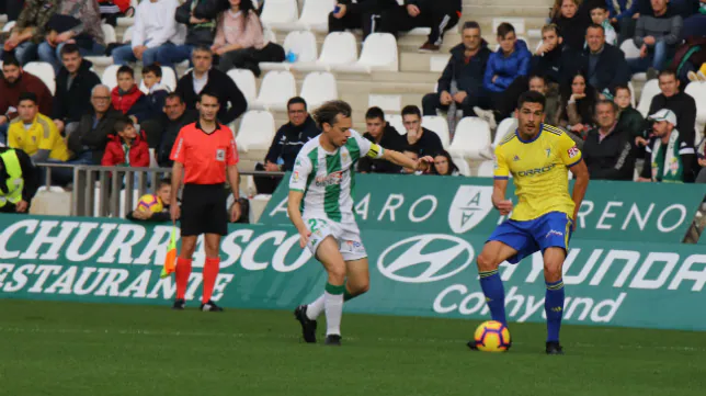 Javi Lara: «Este domingo nos jugamos más que el Cádiz CF»