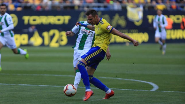 Cádiz CF 1 Córdoba CF 1 (Crónica) Un punto desalentador