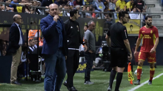 Pepe Mel &#039;piropeó&#039; al cuarto árbitro y fue expulsado