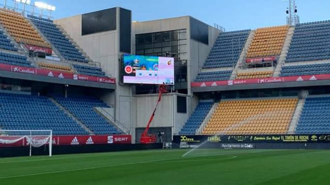 Aplausos en el minuto 20 en honor a los héroes de la pandemia