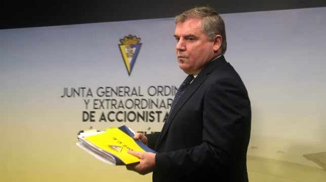 Vizcaíno no descarta hacer un ERTE en el Cádiz CF