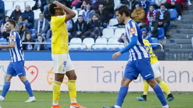 Deportivo-Cádiz CF (1-0) A ciegas y con goteras