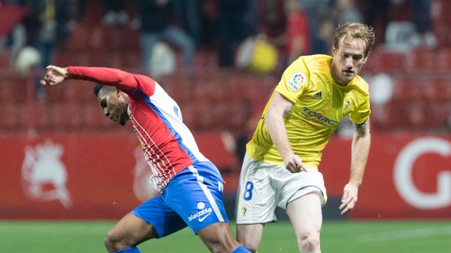 (VÍDEO) Así fue la derrota del Cádiz CF en El Molinón (1-0)