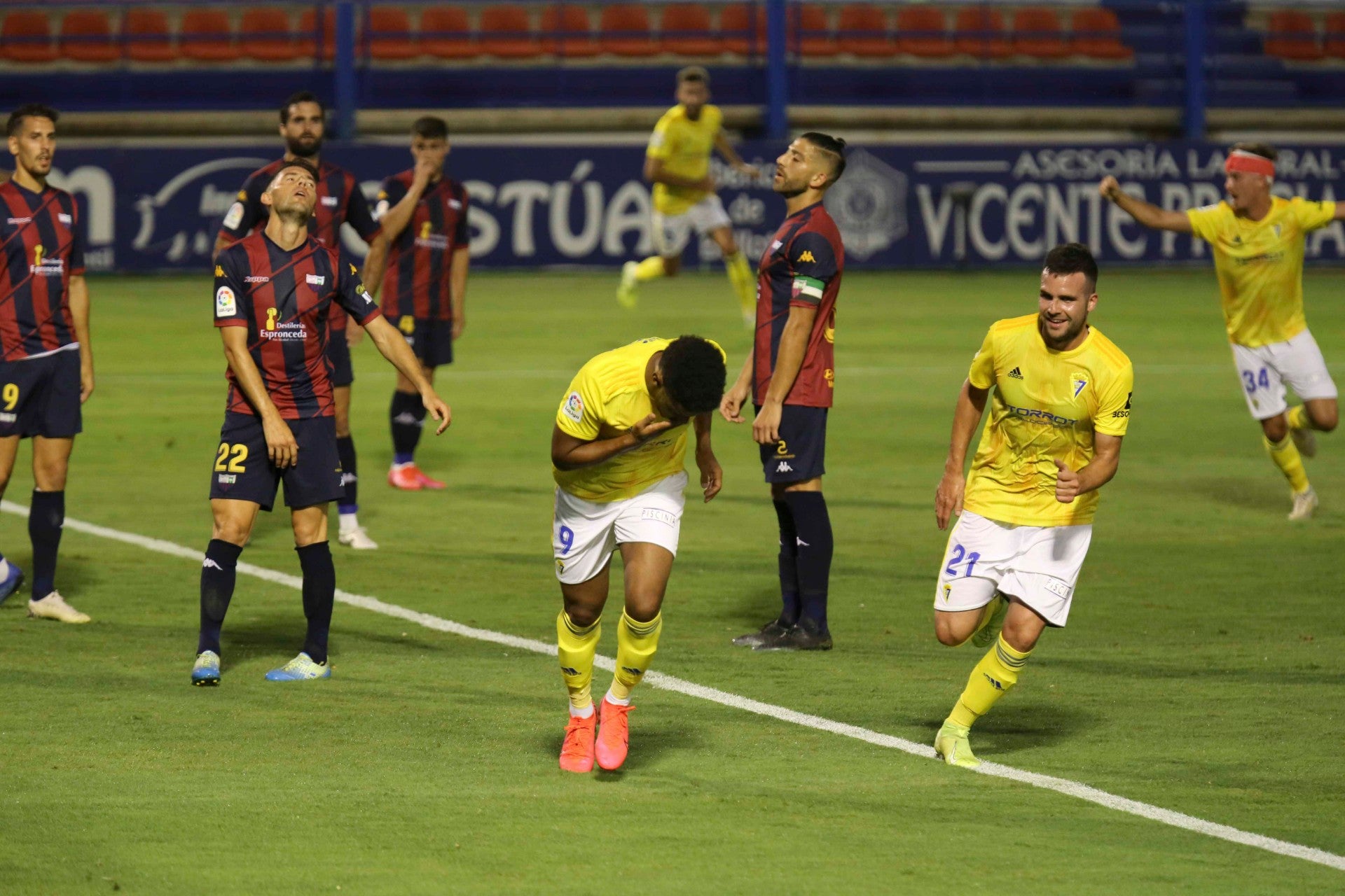 Extremadura-Cádiz CF (0-1) La gloria, a un pasito