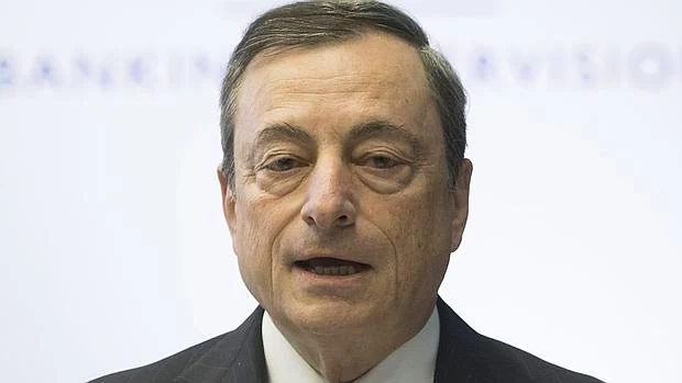 El presidente del Banco Central Europeo, Mario Draghi, da un discurso durante el foro de supervisión bancaria