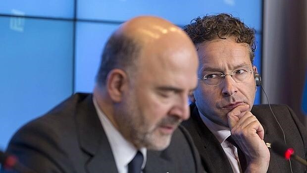 Pierre Moscovici, comisario de Asuntos Económicos, y Jeroem Dijsselbloem, presidente del Eurogrupo