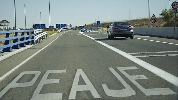 Carretera de peaje a la salida del aeropuerto Adolfo Suarez-Barajas