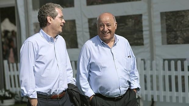 El presidente de la multinacional Inditex, Pablo Isla (i), y su fundador, Amancio Ortega (d), en 2014