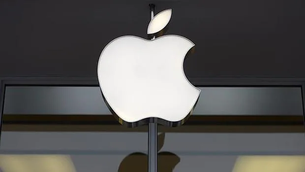 El logotipo de Apple en una tienda de Washington