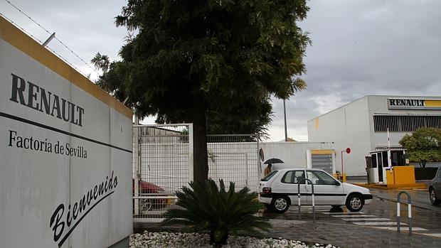 Entrada de la fábrica de Reault en el barrio de San Jerónimo de Sevilla