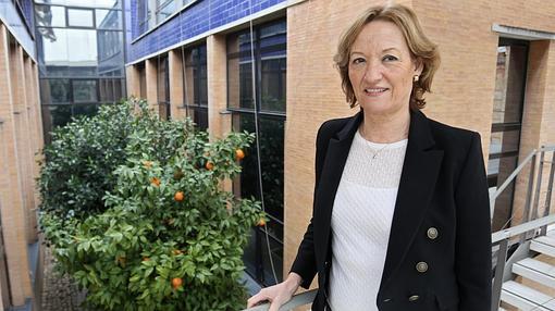 La consejera andaluza de Agricultura, Carmen Ortiz, posando para ABC