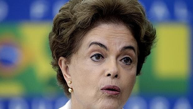 La presidenta brasileña, Dilma Rousseff, participa hoy, jueves 3 de marzo de 2016, de la ceremonia en Brasilia (Brasil) en la que invistió su cargo al nuevo ministro de Justicia, Wellington César Lima