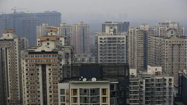 Vista de bloques de apartamentos en la capital de China, Pekín