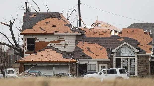 Inmueble dañado por el paso de un tornado en Texas en diciembre del año pasado