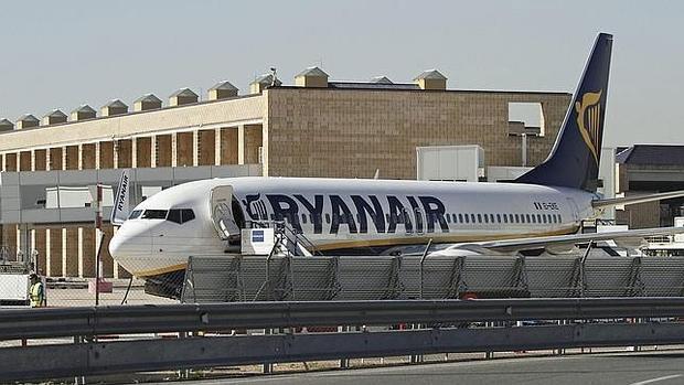 Ryanair contrata: busca tripulantes de cabina en Sevilla el 27 de abril