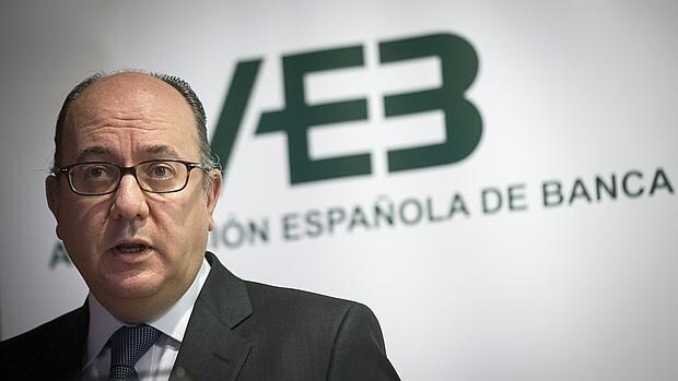El presidente de la patronal bancaria española (AEB), José María Roldán, durante la presentación de los resultados del sector en 2015