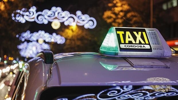 El taxi busca frenar el avance de Uber o Cabify