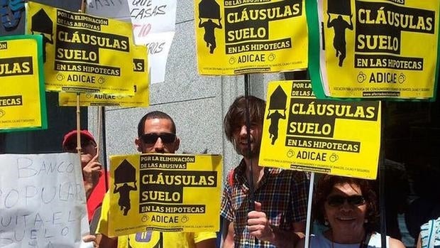 Protesta de Adicae contra las cláusulas suelo