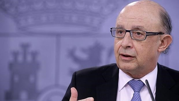 El ministro de Haicenda, Cristóbal Montoro, durante la rueda de prensa posterior al Consejo de Ministros